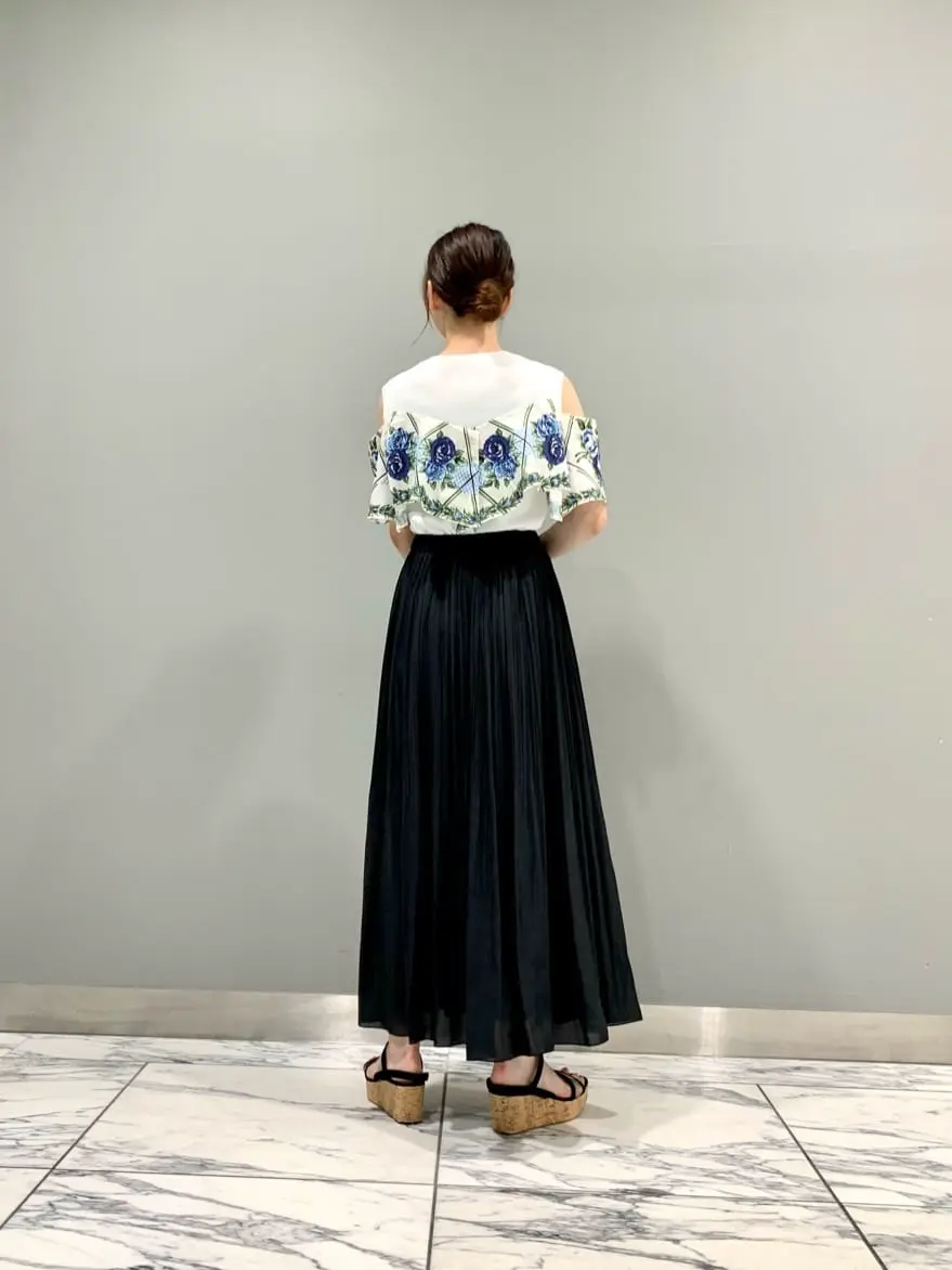 GRACE CONTINENTAL The Banquet eri コーディネート画像