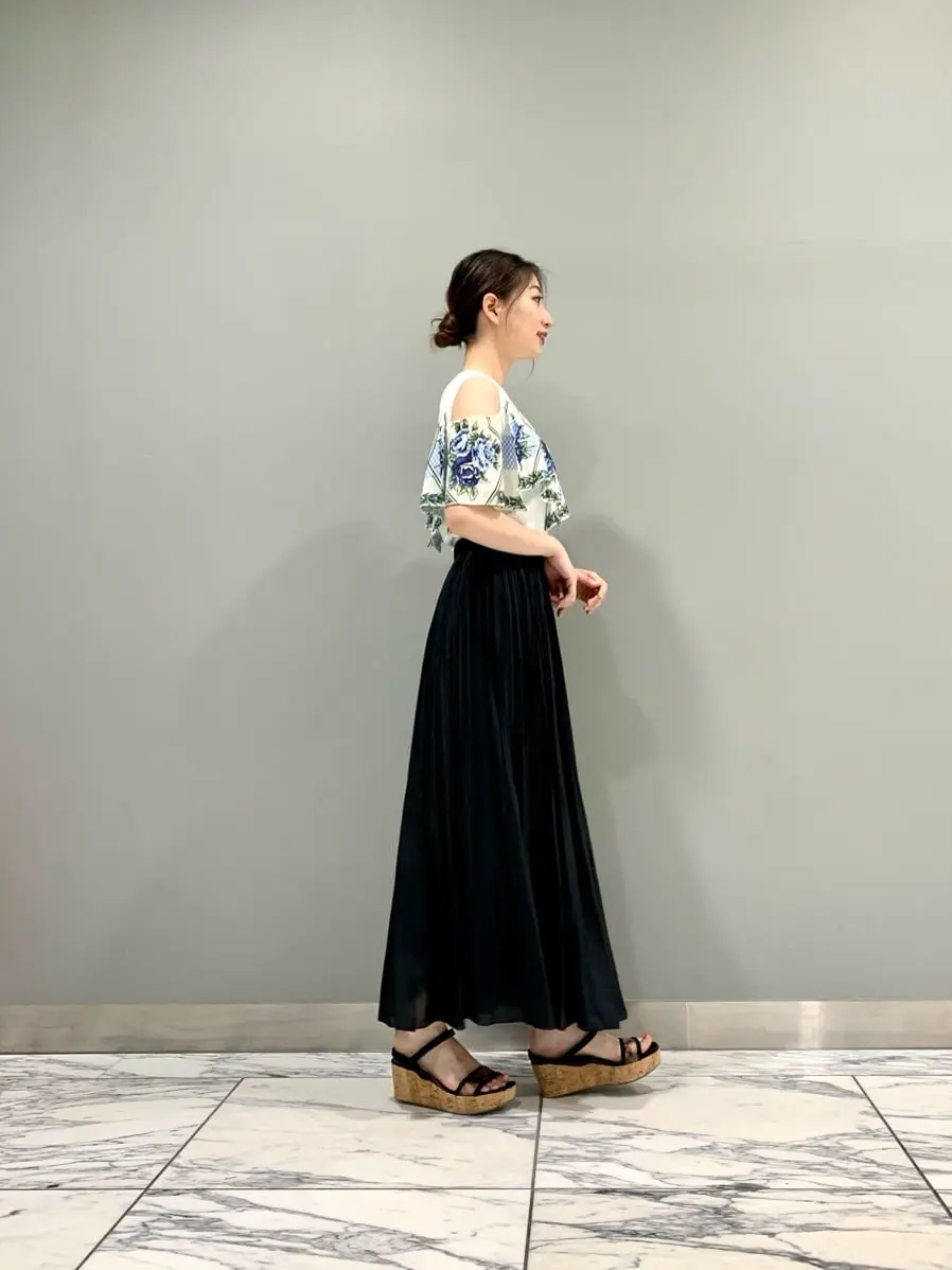 GRACE CONTINENTAL The Banquet eri コーディネート画像