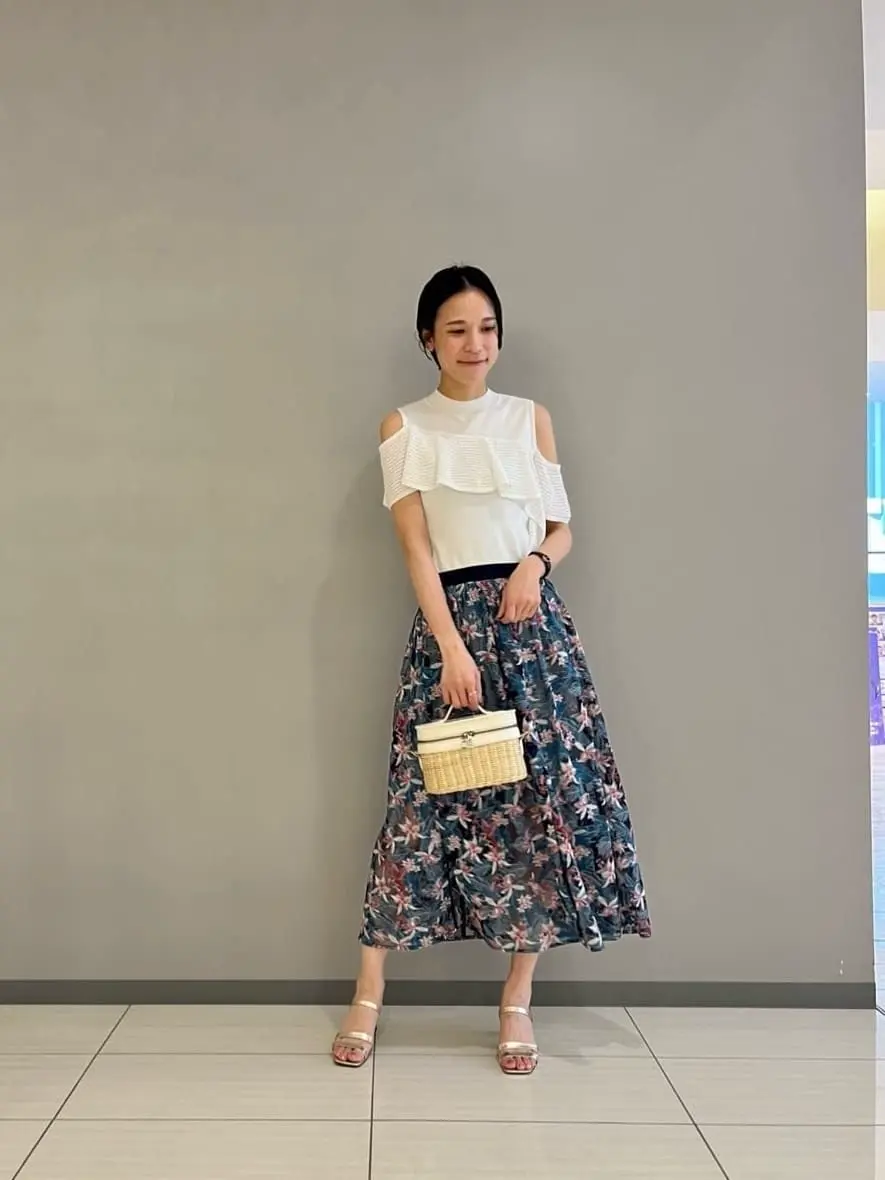 GRACE CONTINENTAL The Banquet 亀田 未希 コーディネート画像