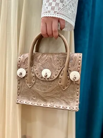 GRACE CONTINENTAL The Banquet 中根　里帆 コーディネート画像