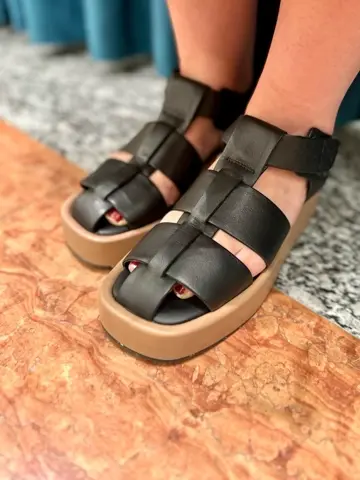 GRACE CONTINENTAL The Banquet 中根　里帆 コーディネート画像