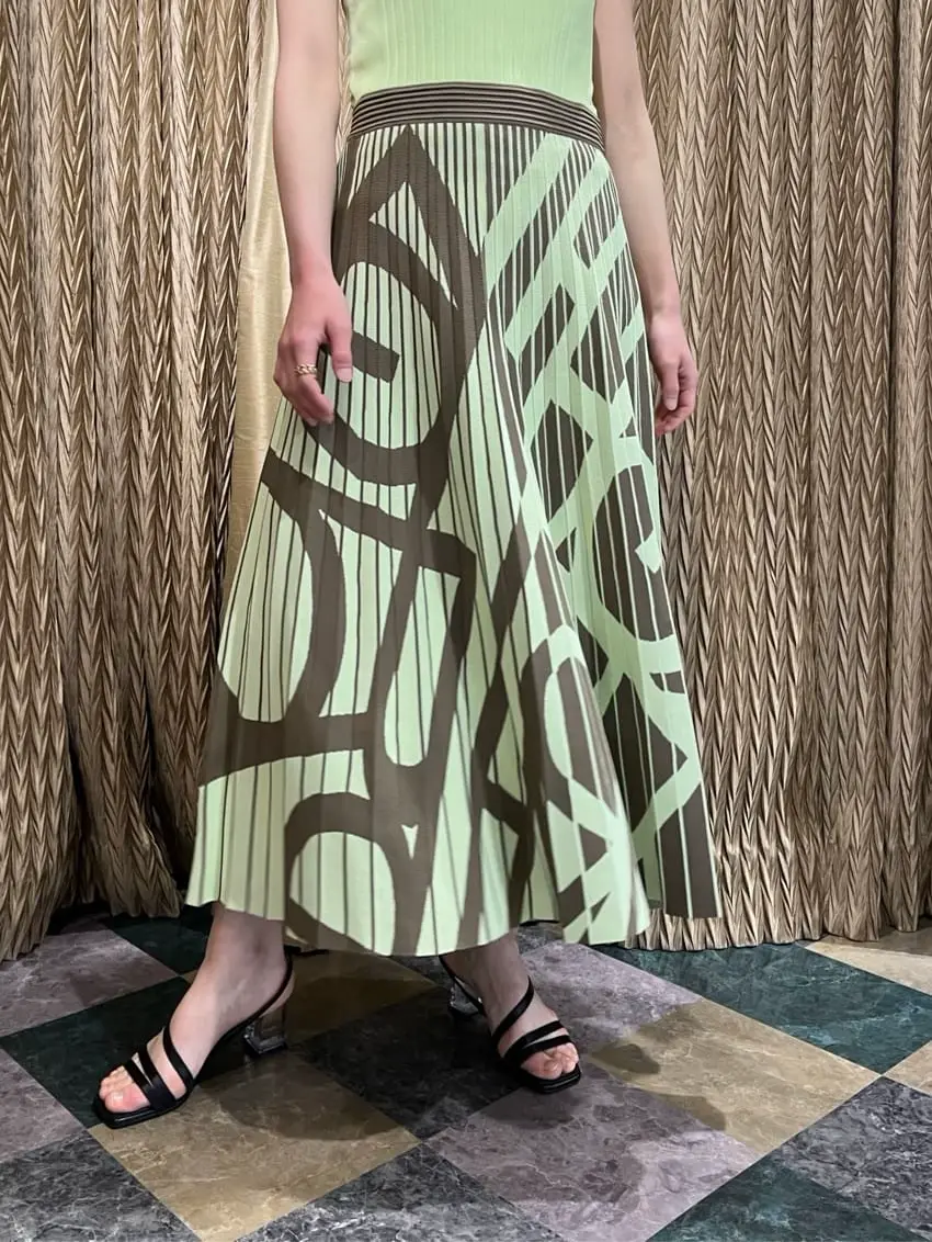 GRACE CONTINENTAL The Banquet yuri コーディネート画像