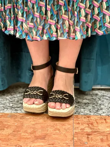 GRACE CONTINENTAL The Banquet 中根　里帆 コーディネート画像