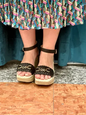 GRACE CONTINENTAL The Banquet 中根　里帆 コーディネート画像