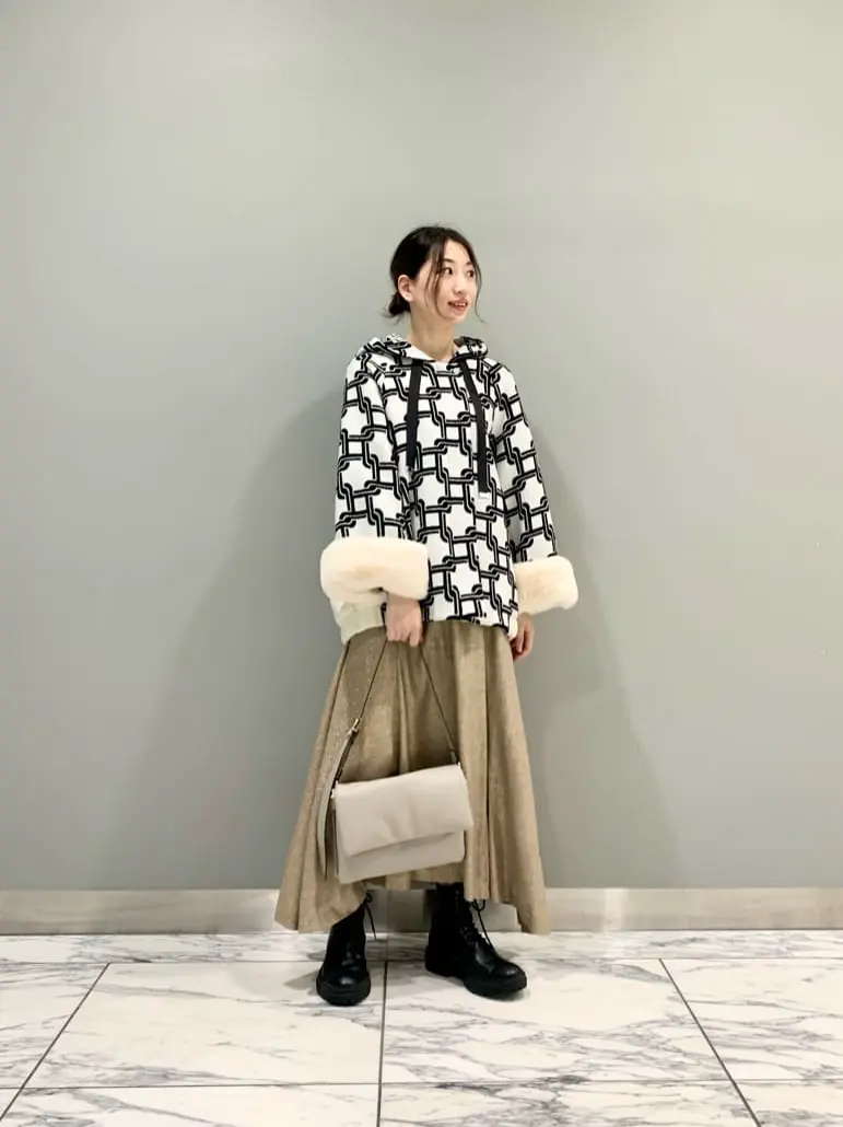 GRACE CONTINENTAL The Banquet eri コーディネート画像