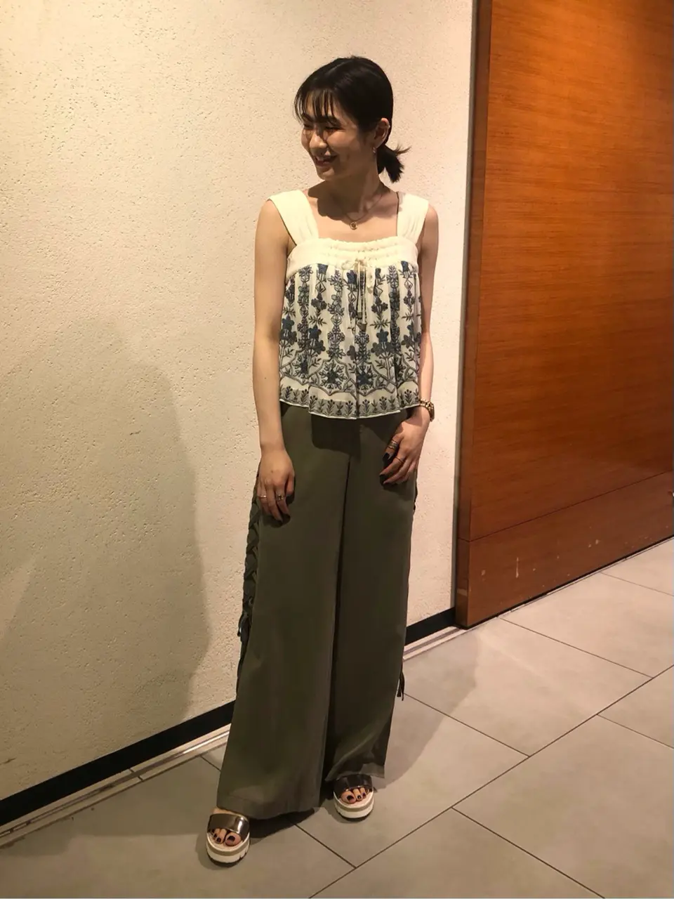  HOSHINO コーディネート画像