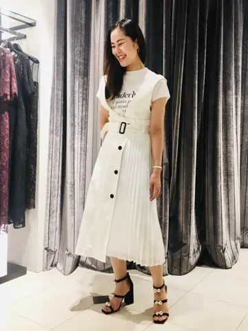 GRACE CONTINENTAL The Banquet 小笠原　春菜 コーディネート画像