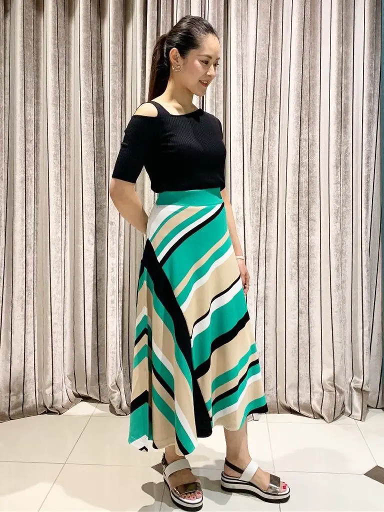 GRACE CONTINENTAL The Banquet 小笠原　春菜 コーディネート画像