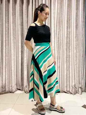 GRACE CONTINENTAL The Banquet 小笠原　春菜 コーディネート画像