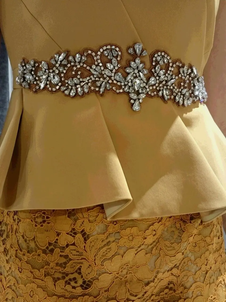 GRACE CONTINENTAL The Banquet 小笠原　春菜 コーディネート画像