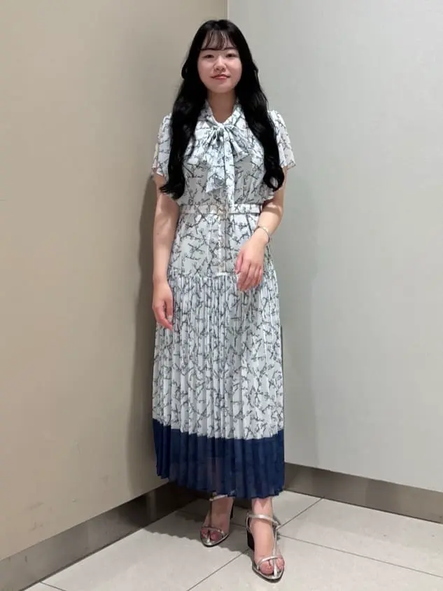 GRACECONTINENTAL ボウタイプリーツプリントワンピース　ブルー ボウタイプリーツプリントワンピース / GRACE CONTINENTAL