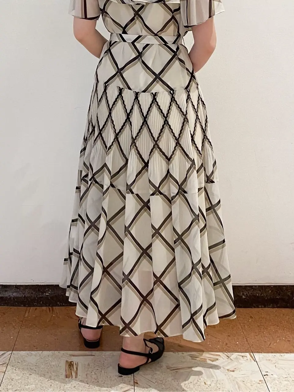 GRACE CONTINENTAL The Banquet mikiho コーディネート画像