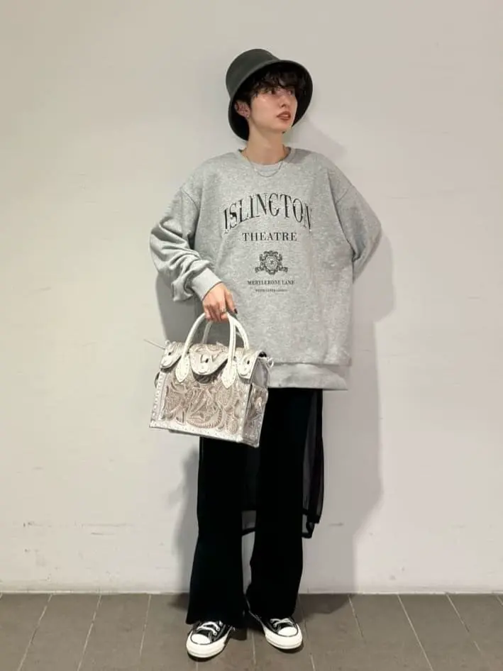 Carving Tribes 村上 麗華 コーディネート画像