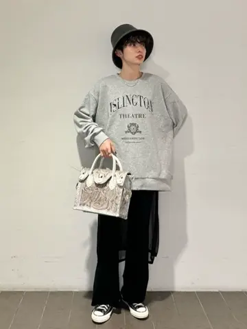 Carving Tribes 村上 麗華 コーディネート画像