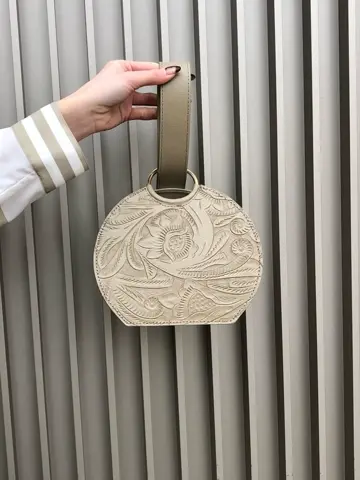 Carving Tribes 村上 麗華 コーディネート画像