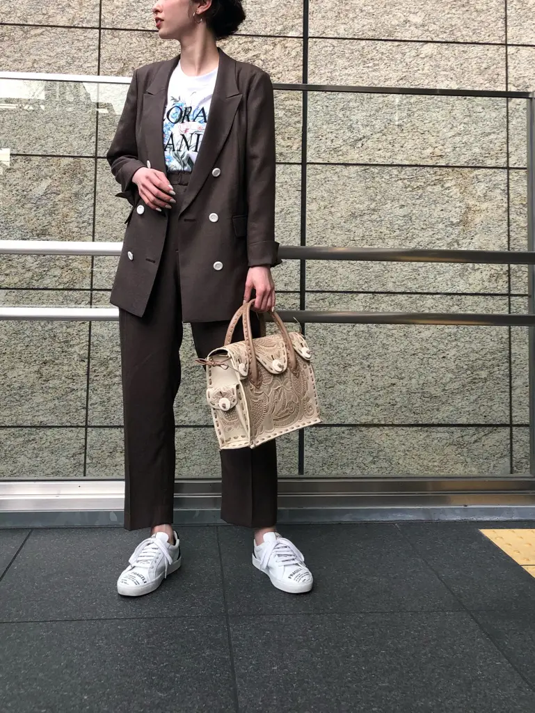 Carving Tribes 村上 麗華 コーディネート画像