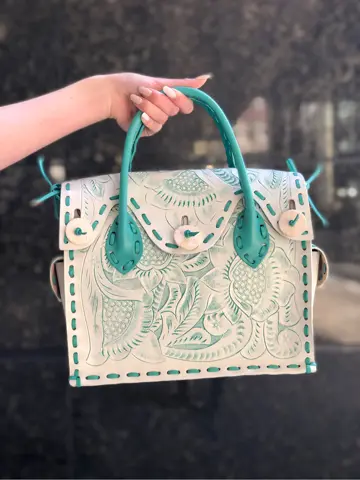 Carving Tribes 村上 麗華 コーディネート画像