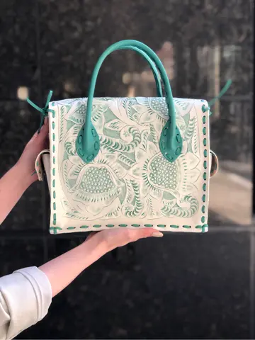 Carving Tribes 村上 麗華 コーディネート画像