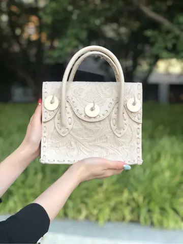 Carving Tribes 村上 麗華 コーディネート画像