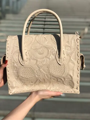 Carving Tribes 村上 麗華 コーディネート画像