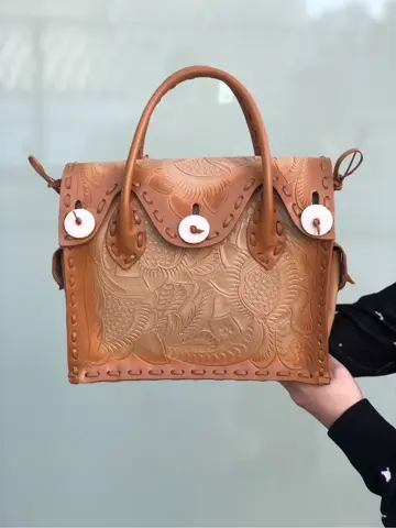 Carving Tribes 岩木　茉利奈 コーディネート画像