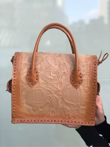 Carving Tribes 岩木　茉利奈 コーディネート画像