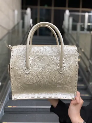 Carving Tribes 岩木　茉利奈 コーディネート画像