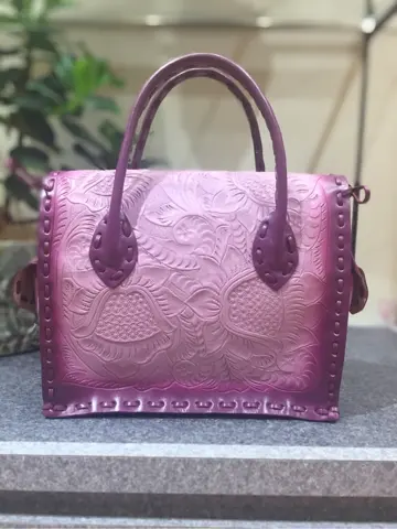 Carving Tribes 岩木　茉利奈 コーディネート画像