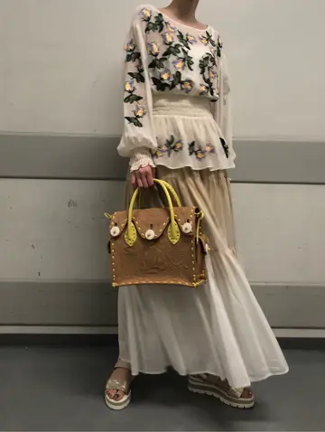 Carving Tribes 村上 麗華 コーディネート画像