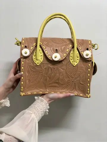 Carving Tribes 村上 麗華 コーディネート画像