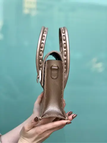 Carving Tribes 村上 麗華 コーディネート画像