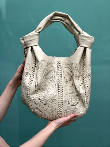 Carving Tribes 村上 麗華 コーディネート画像