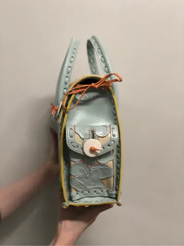 Carving Tribes 村上 麗華 コーディネート画像