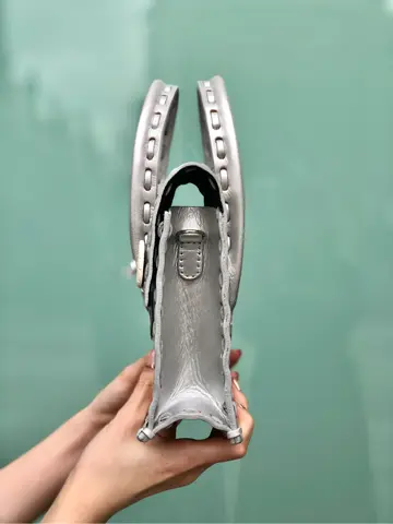 Carving Tribes 村上 麗華 コーディネート画像