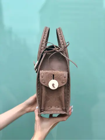 Carving Tribes 村上 麗華 コーディネート画像