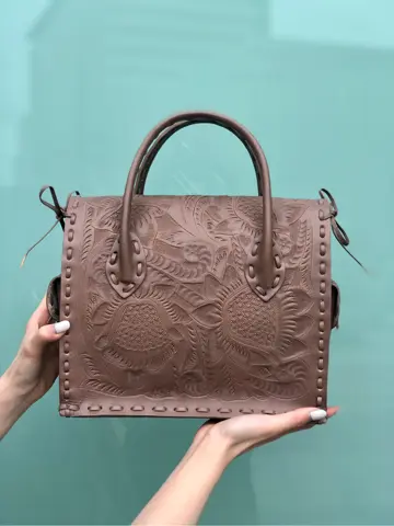 Carving Tribes 村上 麗華 コーディネート画像