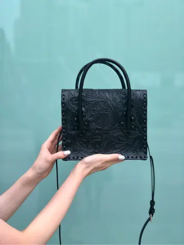 Carving Tribes 村上 麗華 コーディネート画像