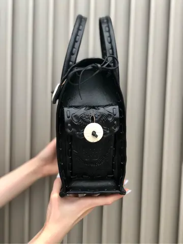 Carving Tribes 村上 麗華 コーディネート画像