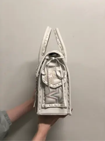 Carving Tribes 村上 麗華 コーディネート画像