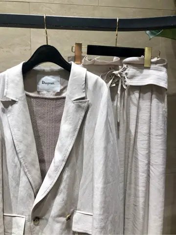 Carving Tribes 村上 麗華 コーディネート画像