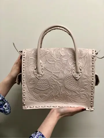 Carving Tribes 村上 麗華 コーディネート画像