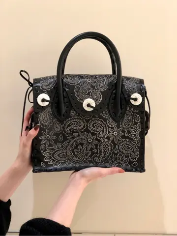 Carving Tribes 村上 麗華 コーディネート画像