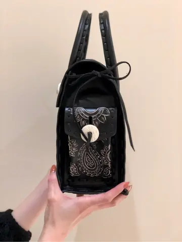 Carving Tribes 村上 麗華 コーディネート画像