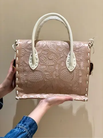 Carving Tribes 村上 麗華 コーディネート画像