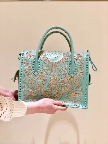 Carving Tribes 村上 麗華 コーディネート画像