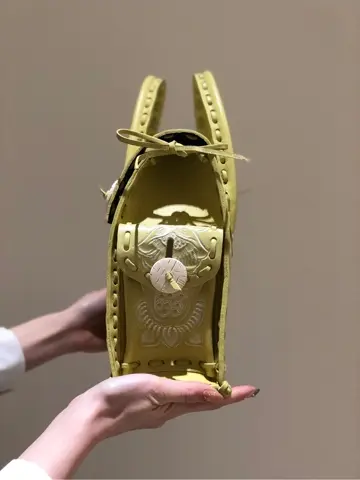 Carving Tribes 村上 麗華 コーディネート画像