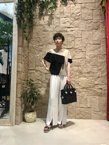 Carving Tribes 村上 麗華 コーディネート画像