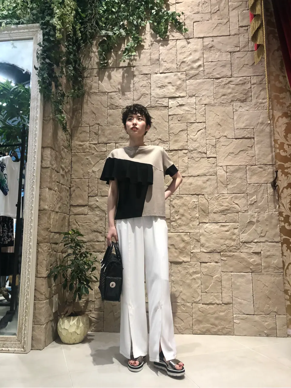 Carving Tribes 村上 麗華 コーディネート画像