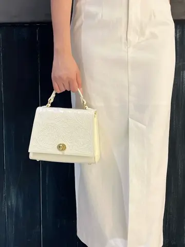 ORIGINATED IN GRACE CONTINENTAL Moe コーディネート画像