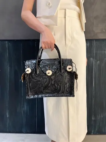 ORIGINATED IN GRACE CONTINENTAL Moe コーディネート画像